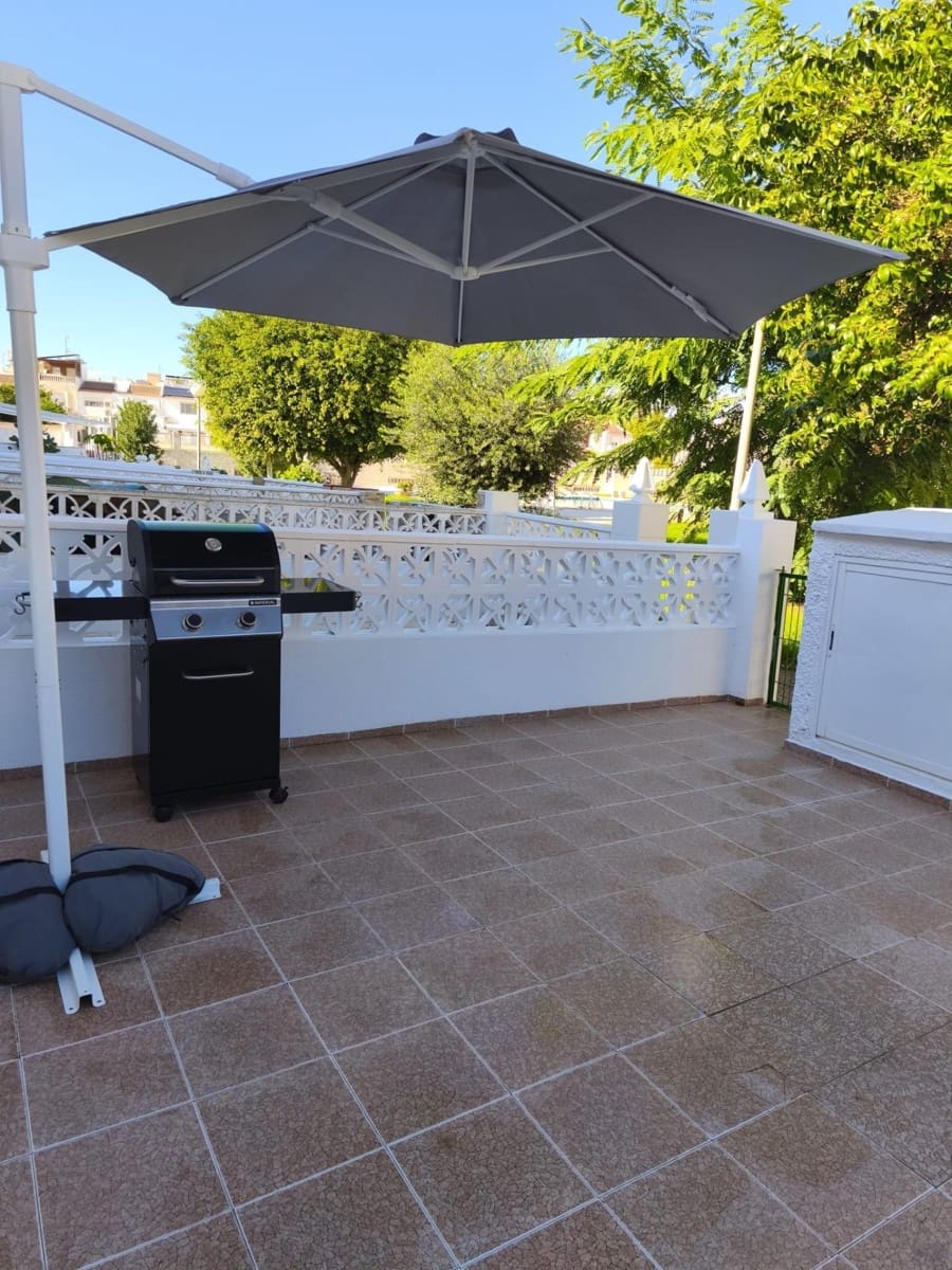 3 soveværelse Byhus til salg i Torrevieja med swimmingpool - € 249.900 (Ref: 9413921)