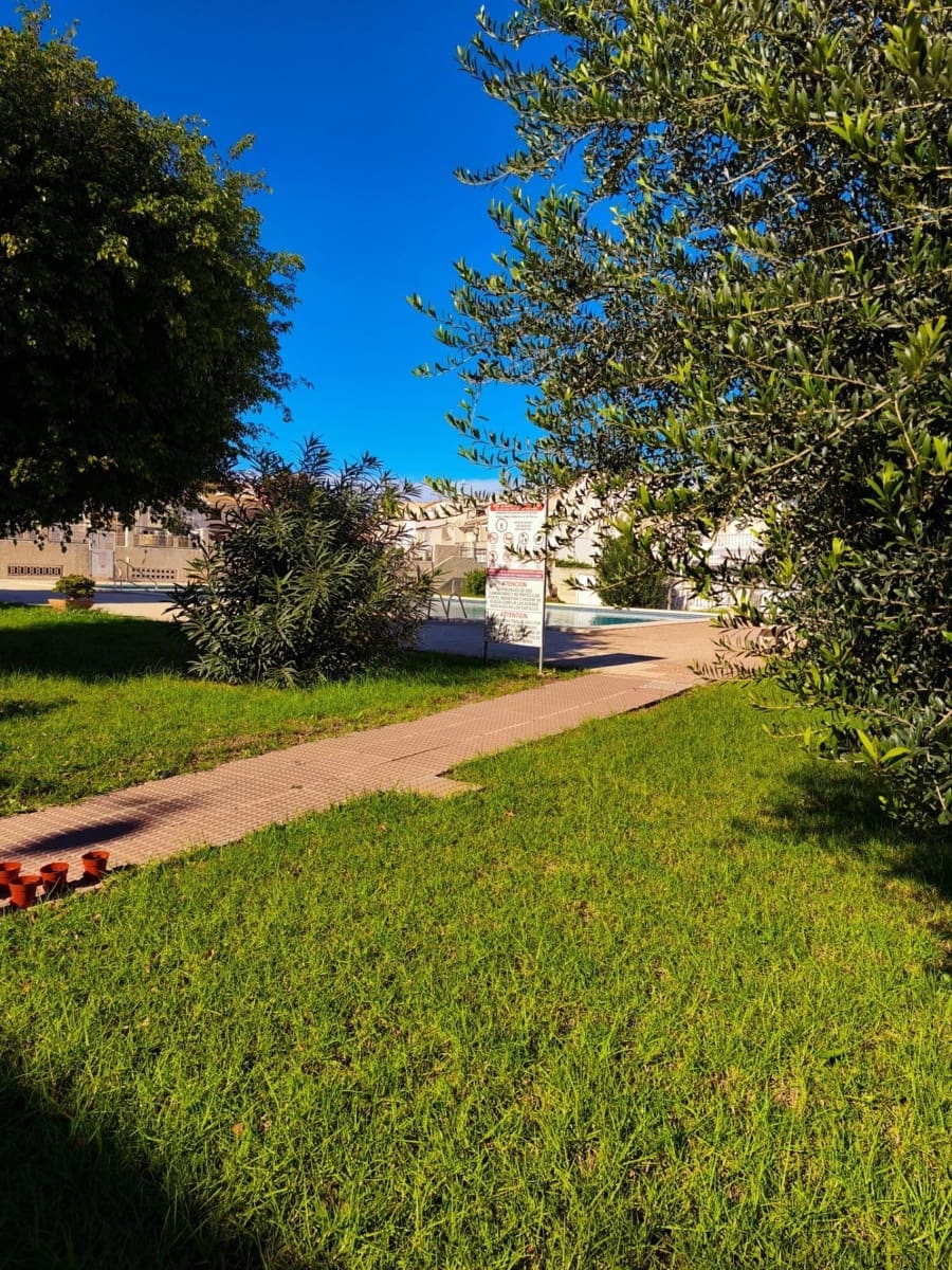 3 soveværelse Byhus til salg i Torrevieja med swimmingpool - € 249.900 (Ref: 9413921)