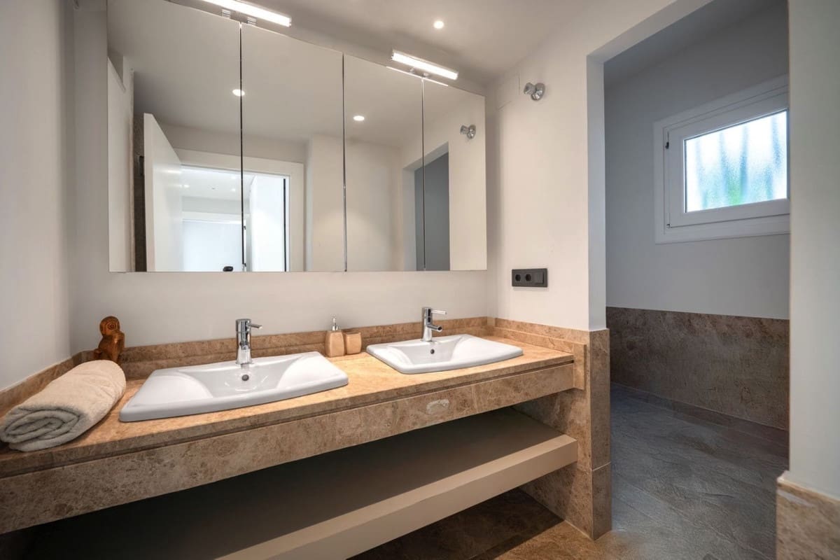 2 soveværelse Byhus til salg i Marbella med swimmingpool - € 1.315.000 (Ref: 9413926)