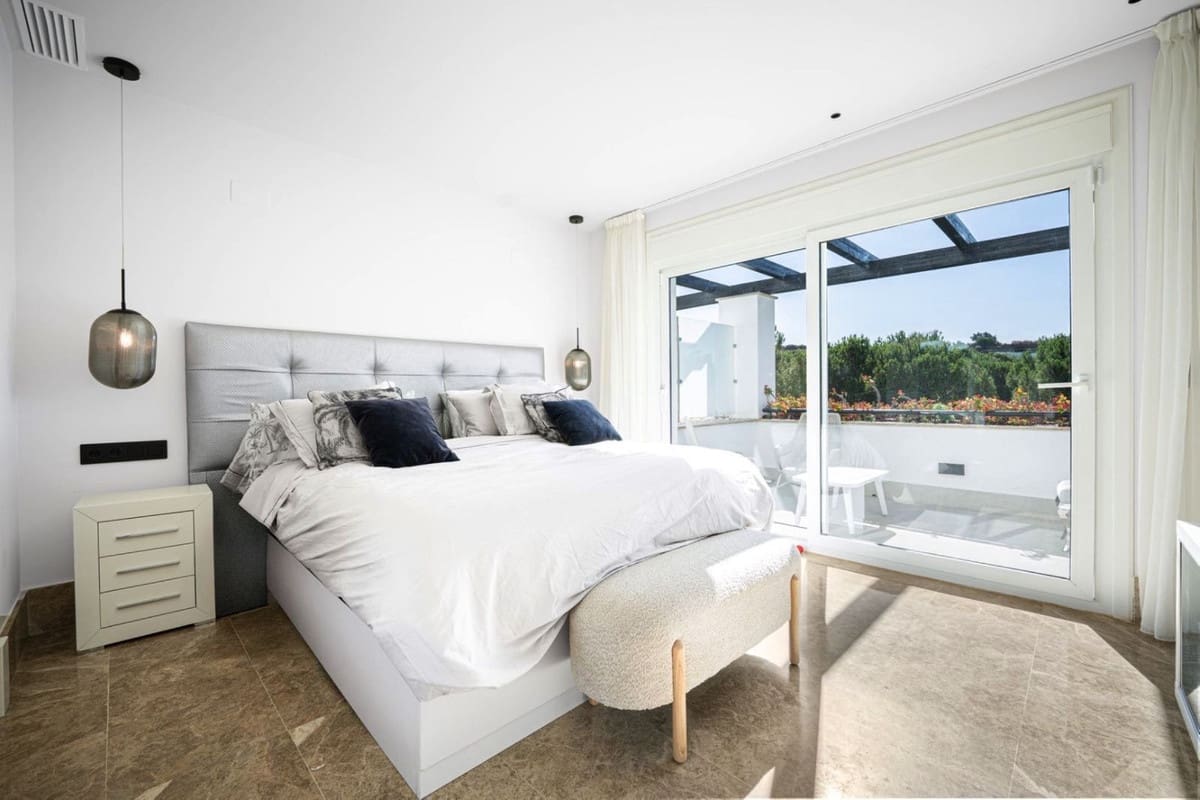 2 soveværelse Byhus til salg i Marbella med swimmingpool - € 1.315.000 (Ref: 9413926)