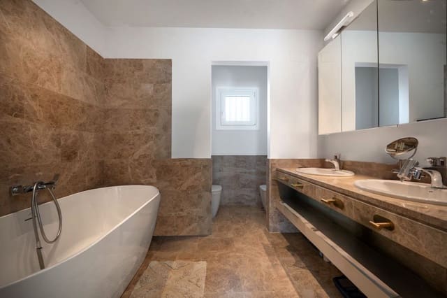 2 soveværelse Byhus til salg i Marbella med swimmingpool - € 1.315.000 (Ref: 9413926)