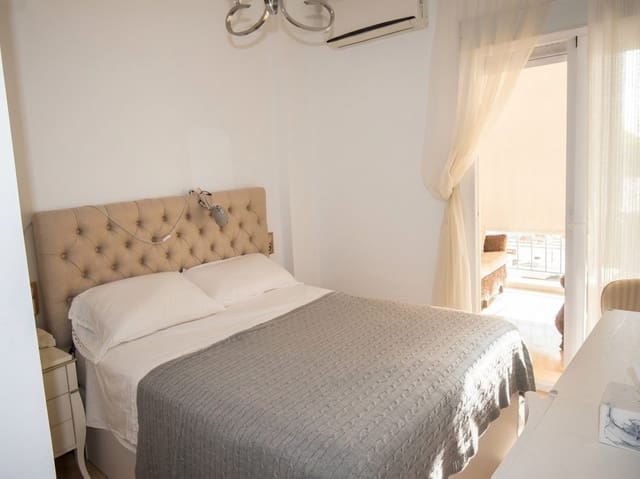 3 sovrum Hus till salu i Zona Puerto Deportivo, Fuengirola med pool garage - 540 000 € (Ref: 9413928)