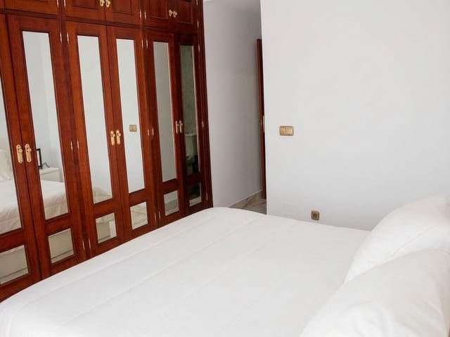 3 sovrum Hus till salu i Zona Puerto Deportivo, Fuengirola med pool garage - 540 000 € (Ref: 9413928)
