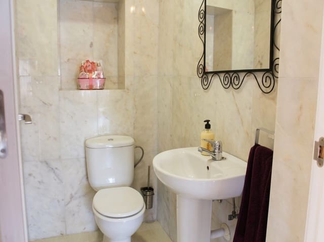 3 sovrum Hus till salu i Zona Puerto Deportivo, Fuengirola med pool garage - 540 000 € (Ref: 9413928)