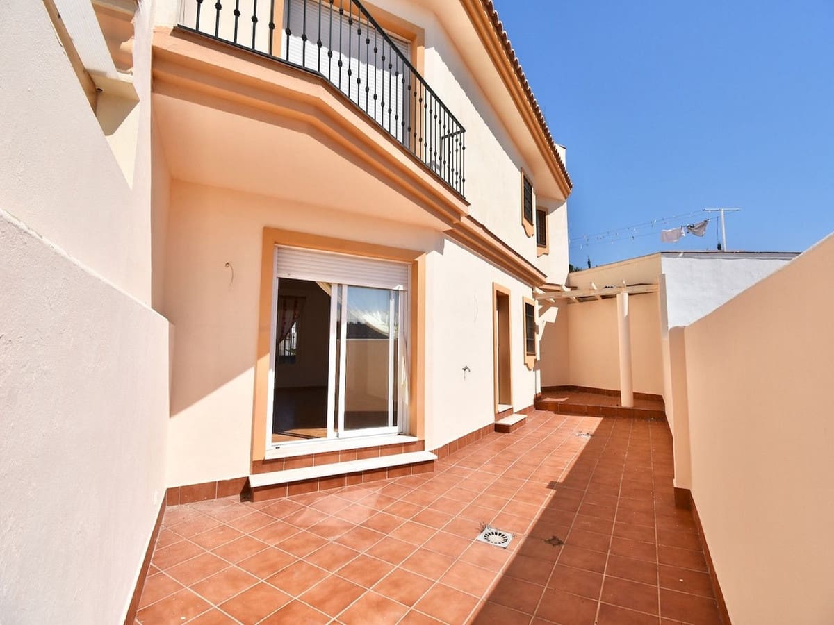 2 bedroom Townhouse for sale in Fuengirola with garage - € 480,000 (Ref: 9413929)