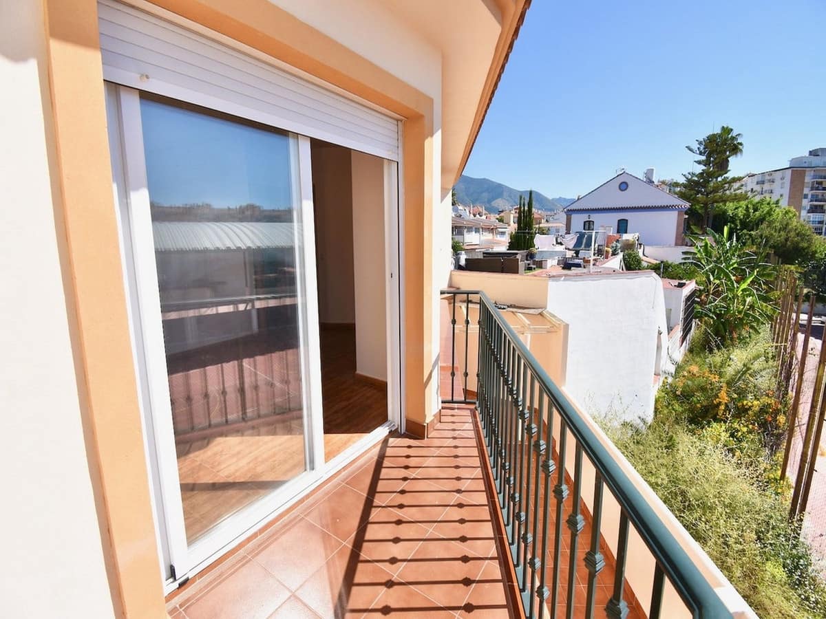 2 bedroom Townhouse for sale in Fuengirola with garage - € 480,000 (Ref: 9413929)