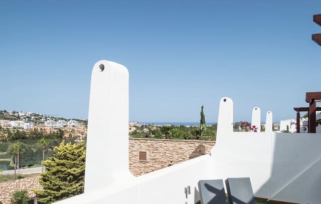 3 bedroom Apartment for sale in La Cala de Mijas, Mijas with pool garage - € 450,000 (Ref: 9413930)