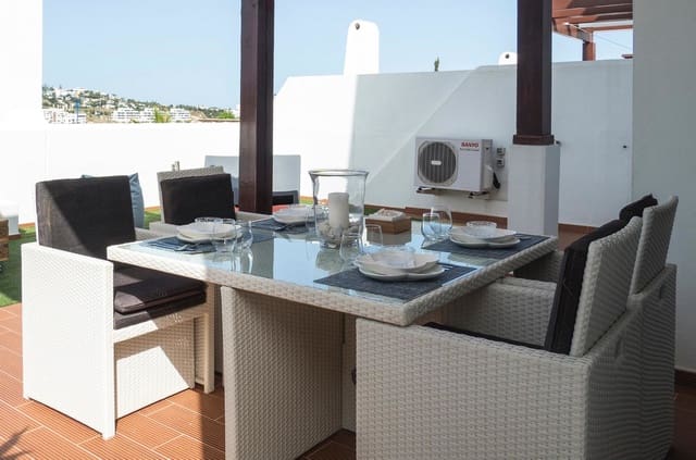 3 bedroom Apartment for sale in La Cala de Mijas, Mijas with pool garage - € 450,000 (Ref: 9413930)