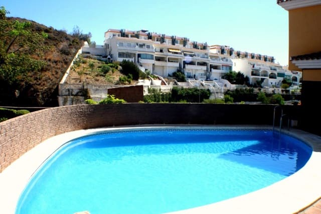 3 bedroom Apartment for sale in Carvajal, Fuengirola with pool garage - € 450,000 (Ref: 9415759)