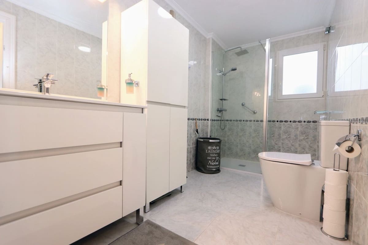 2 bedroom Apartment for sale in Playa Flamenca with pool - € 199,000 (Ref: 9415761)