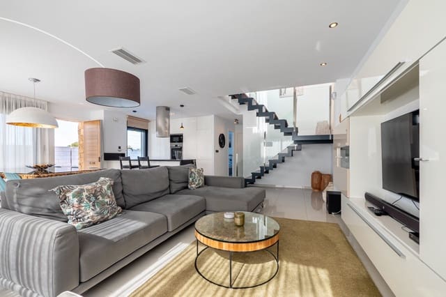 Chalet de 3 habitaciones en Ciudad Quesada, Rojales en venta con piscina garaje - 499.500 € (Ref: 9415772)