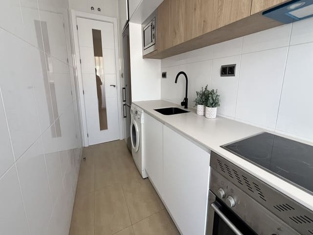 1 makuuhuone Huoneisto myytävänä paikassa Los Alcázares mukana uima-altaan 
autotalli - 127 500 € (Ref: 9422249)
