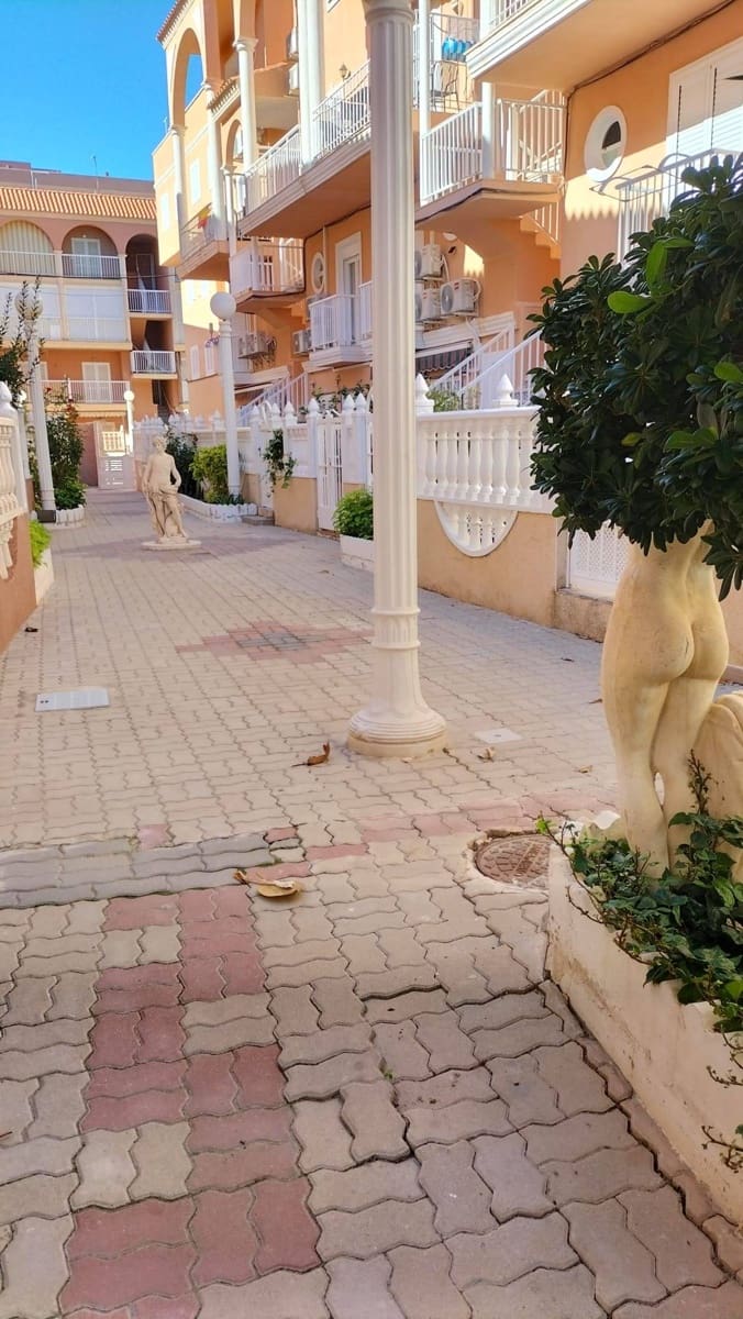 2 sypialnia Penthouse na sprzedaż w Torrevieja z basenem - 170 000 € (Ref: 9422255)