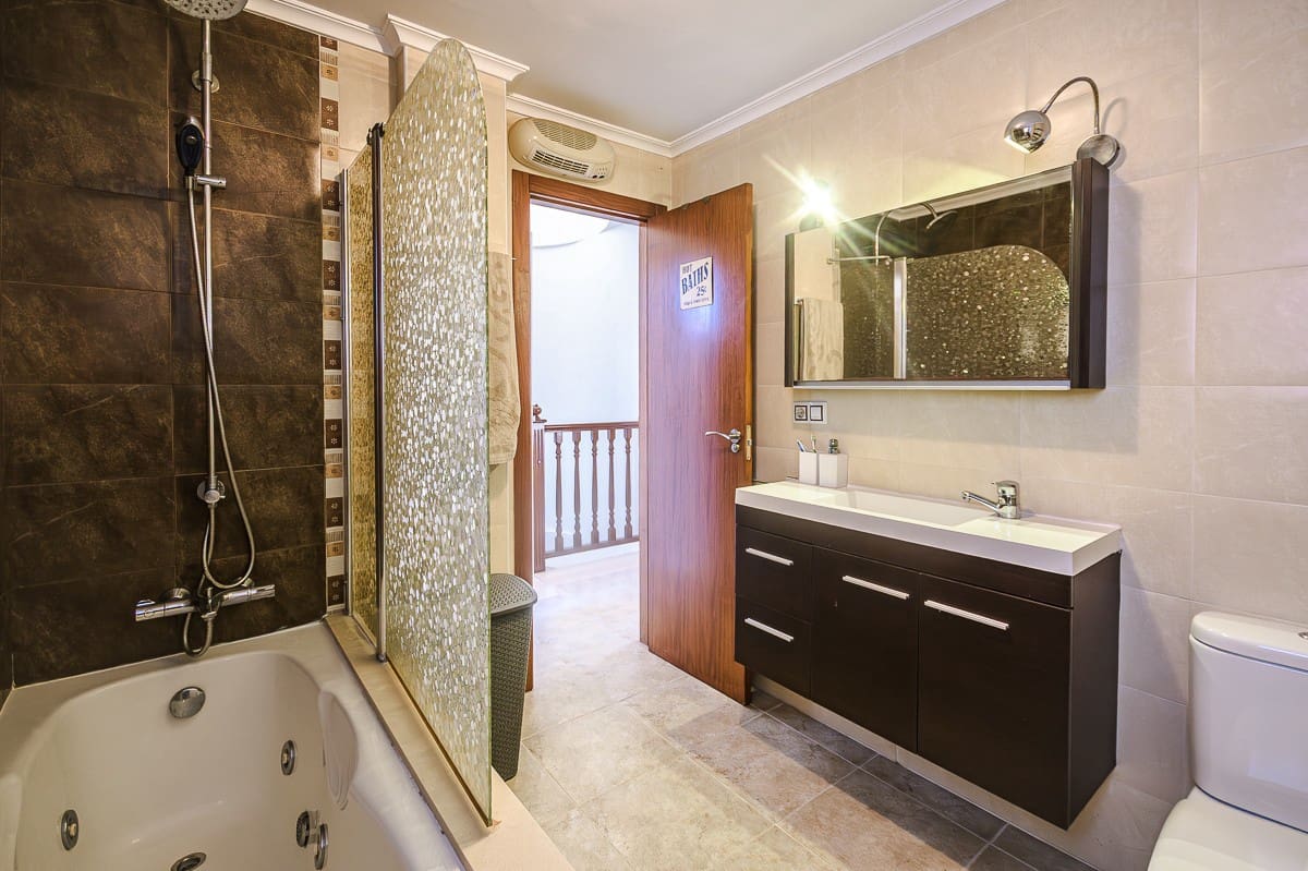 4 bedroom Villa for sale in Orihuela - € 250,000 (Ref: 9424393)