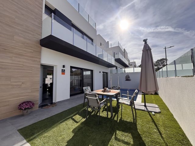 2 soveværelse Villa til salg i Villamartin, Orihuela med garage - € 434.950 (Ref: 9427060)