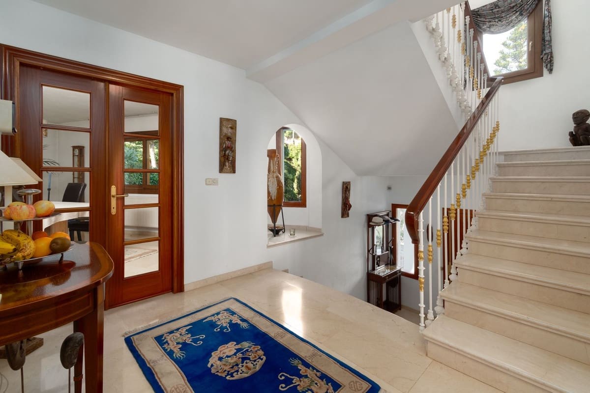 5 bedroom Villa for sale in Mijas with pool garage - € 1,499,000 (Ref: 9427068)