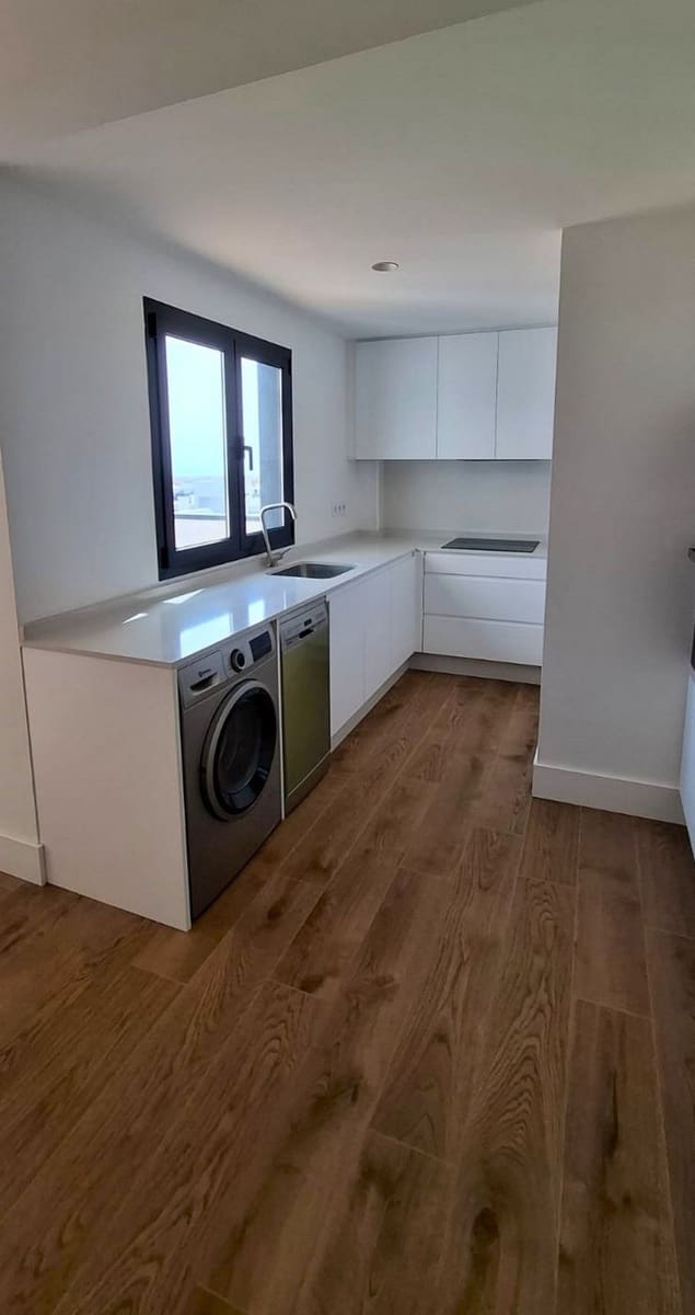2 bedroom Apartment for sale in Corralejo with pool garage - € 279,000 (Ref: 9431291)