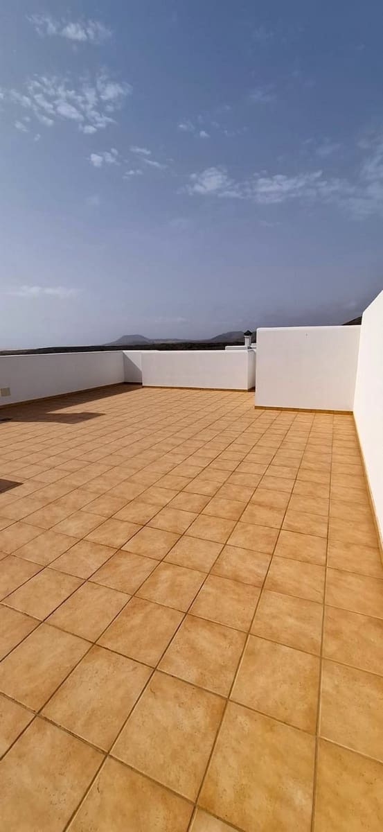 2 bedroom Apartment for sale in Corralejo with pool garage - € 279,000 (Ref: 9431291)