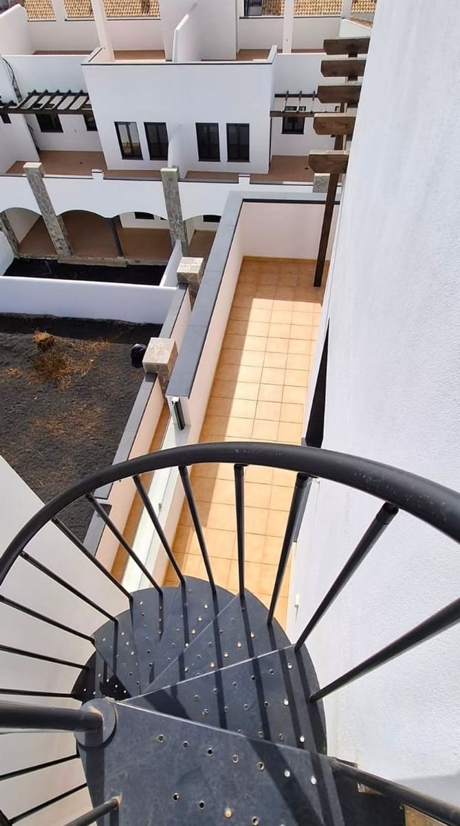 2 bedroom Apartment for sale in Corralejo with pool garage - € 279,000 (Ref: 9431291)