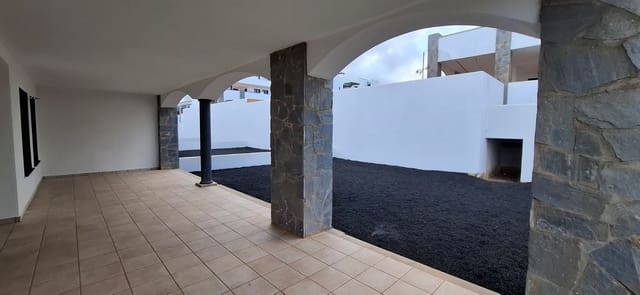 3 slaapkamer Appartement te koop in Corralejo, La Oliva met zwembad garage - € 340.000 (Ref: 9431292)