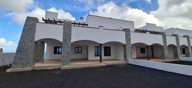 3 slaapkamer Appartement te koop in Corralejo, La Oliva met zwembad garage - € 340.000 (Ref: 9431292)
