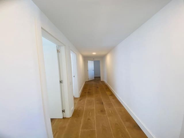 3 slaapkamer Appartement te koop in Corralejo, La Oliva met zwembad garage - € 340.000 (Ref: 9431292)