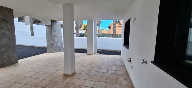 3 slaapkamer Appartement te koop in Corralejo, La Oliva met zwembad garage - € 340.000 (Ref: 9431292)