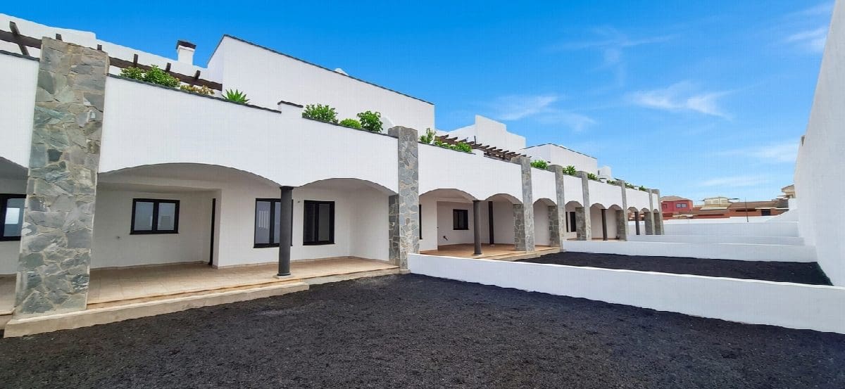 3 bedroom Apartment for sale in La Oliva with pool garage - € 340,000 (Ref: 9431292)
