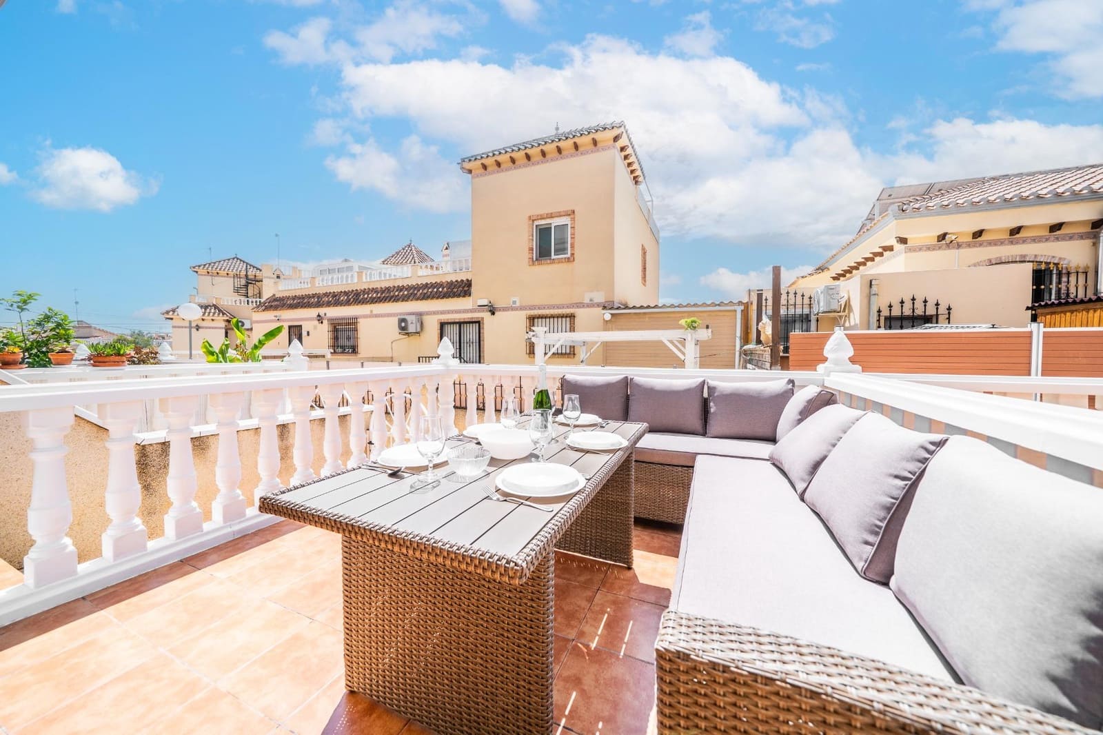 4 sypialnia Dom blizniak na sprzedaż w Orihuela Costa z basenem - 243 000 € (Ref: 9431300)