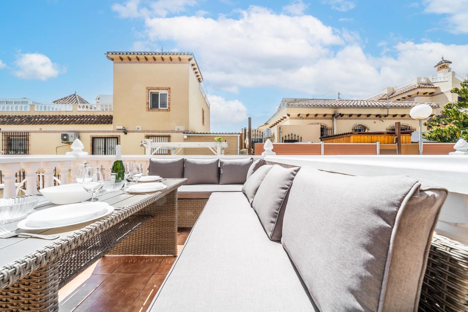 4 sypialnia Dom blizniak na sprzedaż w Orihuela Costa z basenem - 243 000 € (Ref: 9431300)