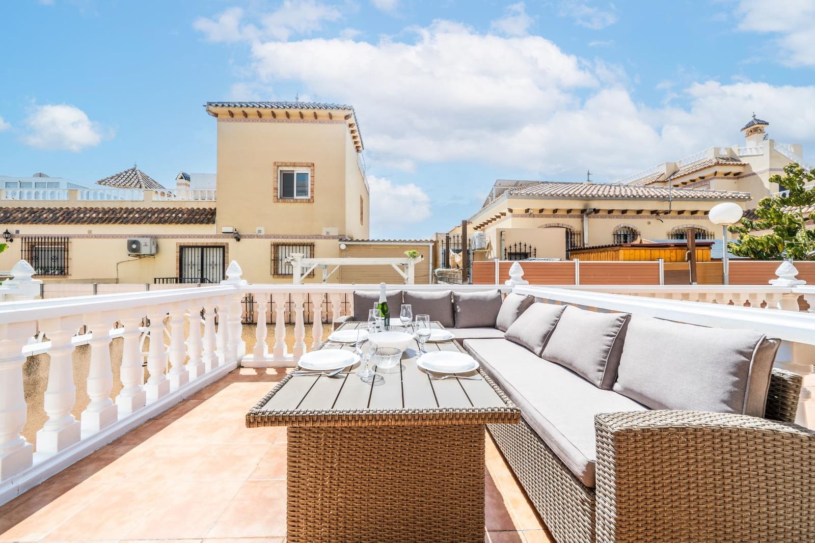 4 sypialnia Dom blizniak na sprzedaż w Orihuela Costa z basenem - 243 000 € (Ref: 9431300)