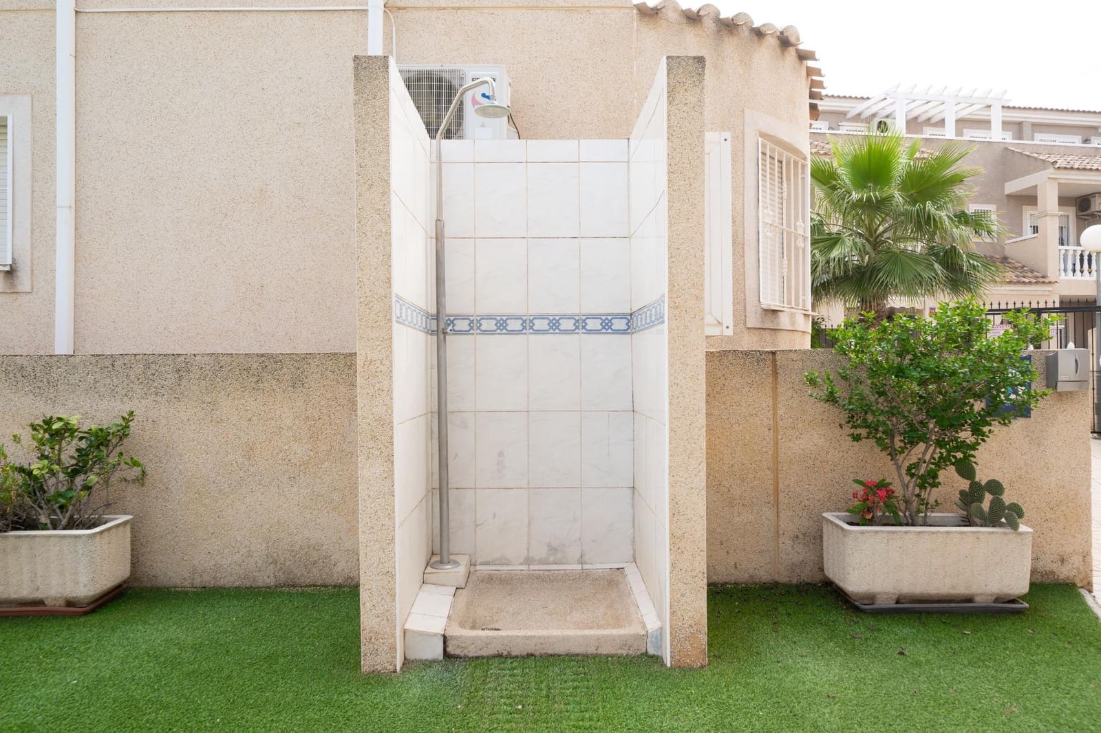 4 sypialnia Dom blizniak na sprzedaż w Orihuela Costa z basenem - 243 000 € (Ref: 9431300)