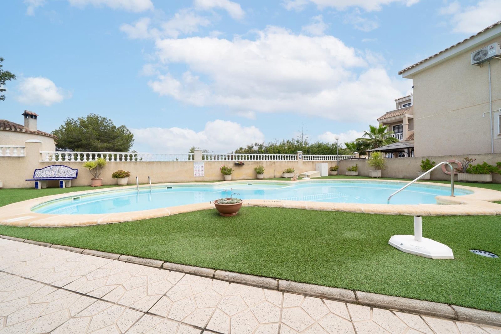 4 sypialnia Dom blizniak na sprzedaż w Orihuela Costa z basenem - 243 000 € (Ref: 9431300)