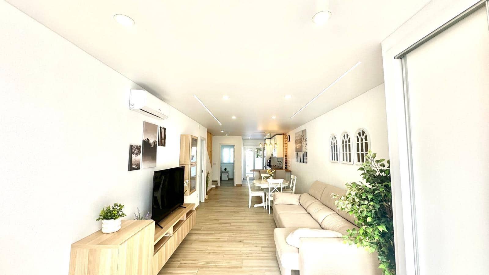 3 soveværelse Byhus til salg i Torrevieja med swimmingpool - € 249.900 (Ref: 9431306)