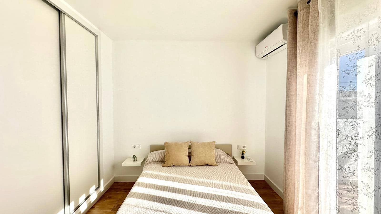 3 soveværelse Byhus til salg i Torrevieja med swimmingpool - € 249.900 (Ref: 9431306)