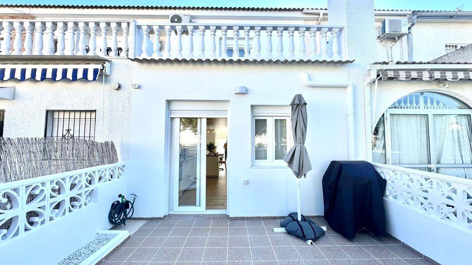 3 soveværelse Byhus til salg i Torrevieja med swimmingpool - € 249.900 (Ref: 9431306)