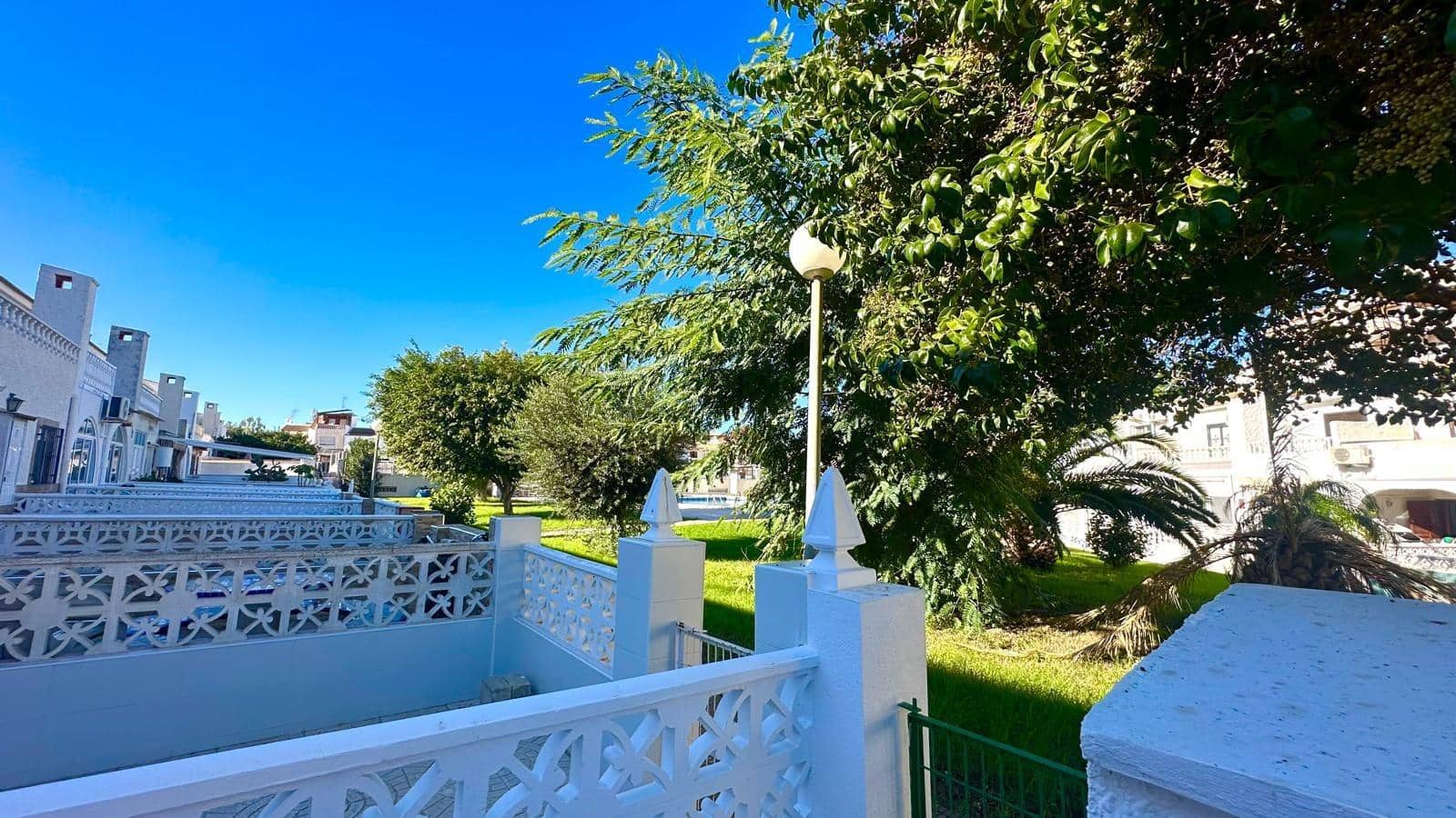 3 soveværelse Byhus til salg i Torrevieja med swimmingpool - € 249.900 (Ref: 9431306)