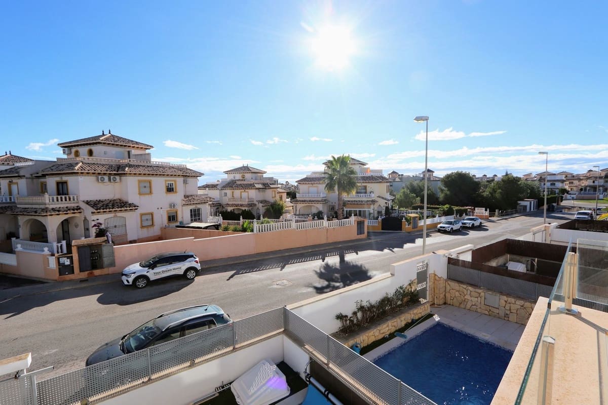 3 bedroom Villa for sale in Orihuela Costa with pool garage - € 389,000 (Ref: 9431849)