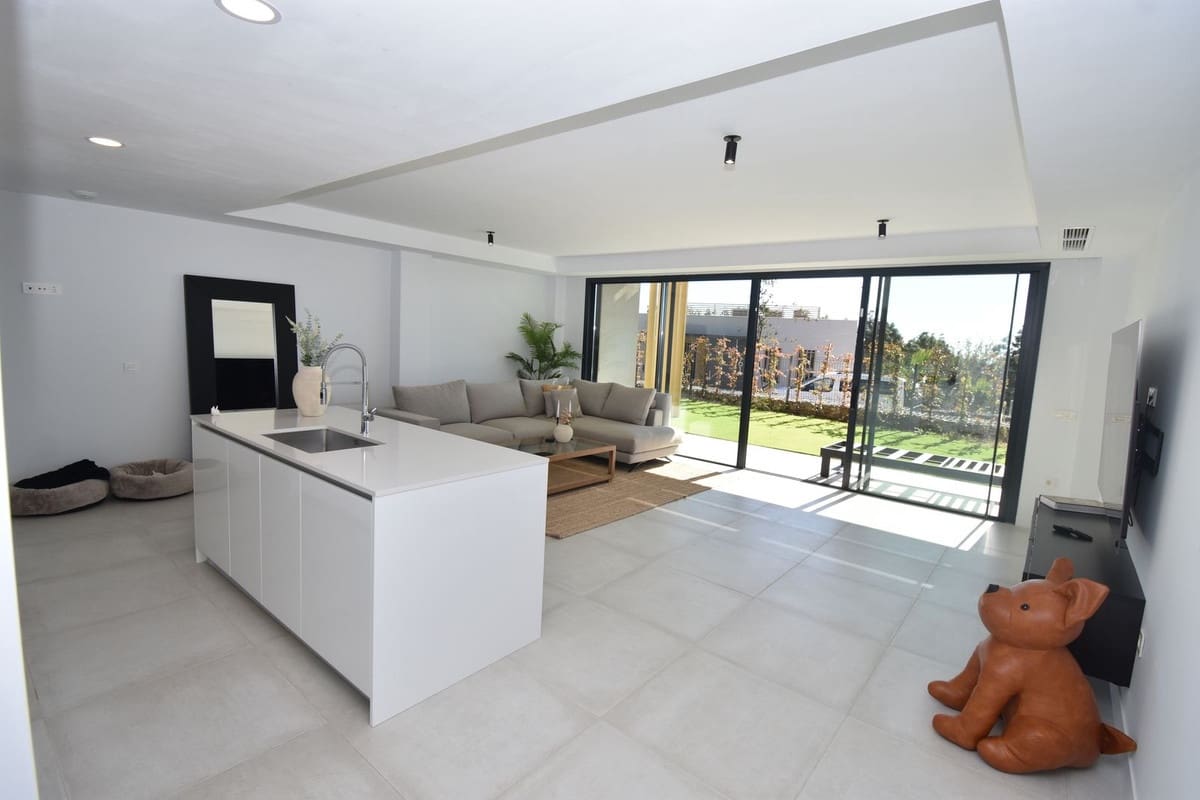 4 bedroom Townhouse for sale in Mijas Costa with pool - € 1,099,999 (Ref: 9433290)