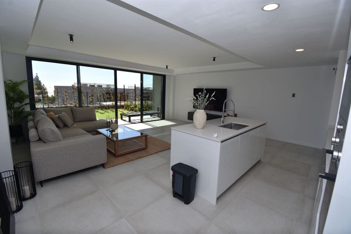 4 bedroom Townhouse for sale in Mijas Costa with pool - € 1,099,999 (Ref: 9433290)
