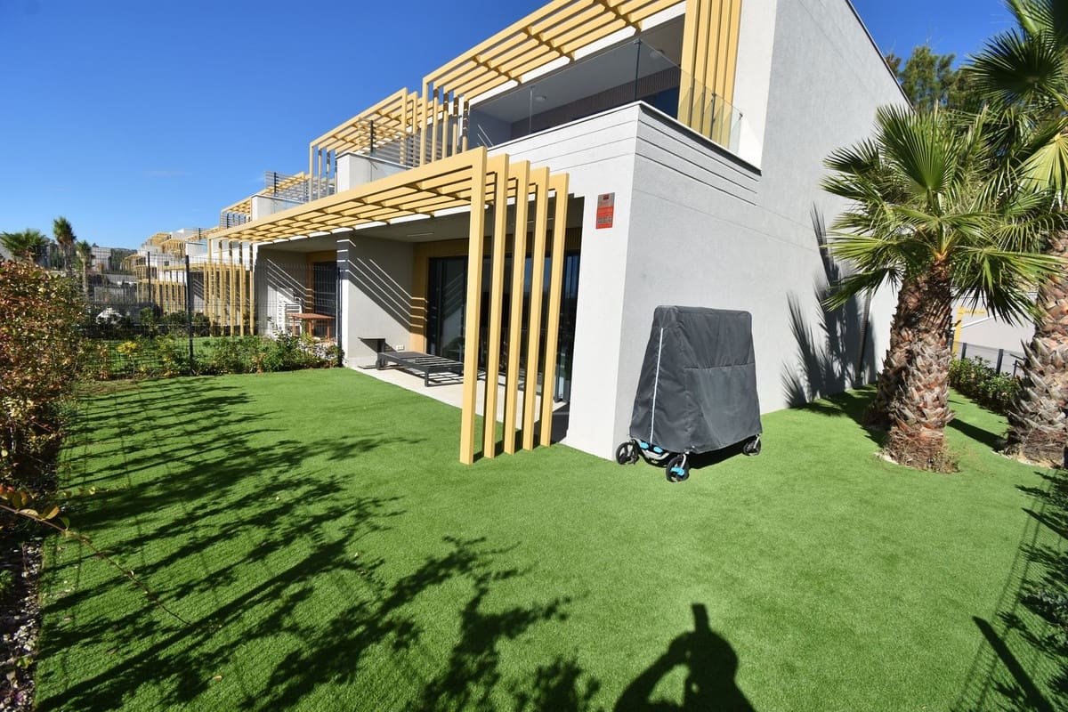 4 bedroom Townhouse for sale in Mijas Costa with pool - € 1,099,999 (Ref: 9433290)