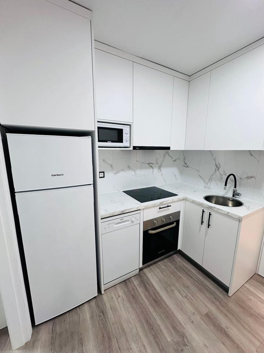 2 soveværelse Lejlighed til salg i Torrevieja med swimmingpool - € 182.000 (Ref: 9437090)