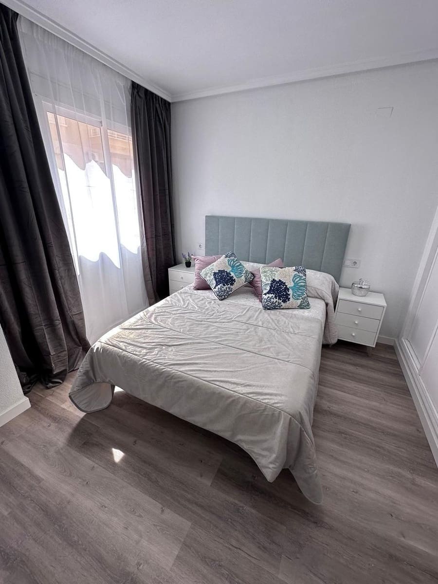 2 soveværelse Lejlighed til salg i Torrevieja med swimmingpool - € 182.000 (Ref: 9437090)