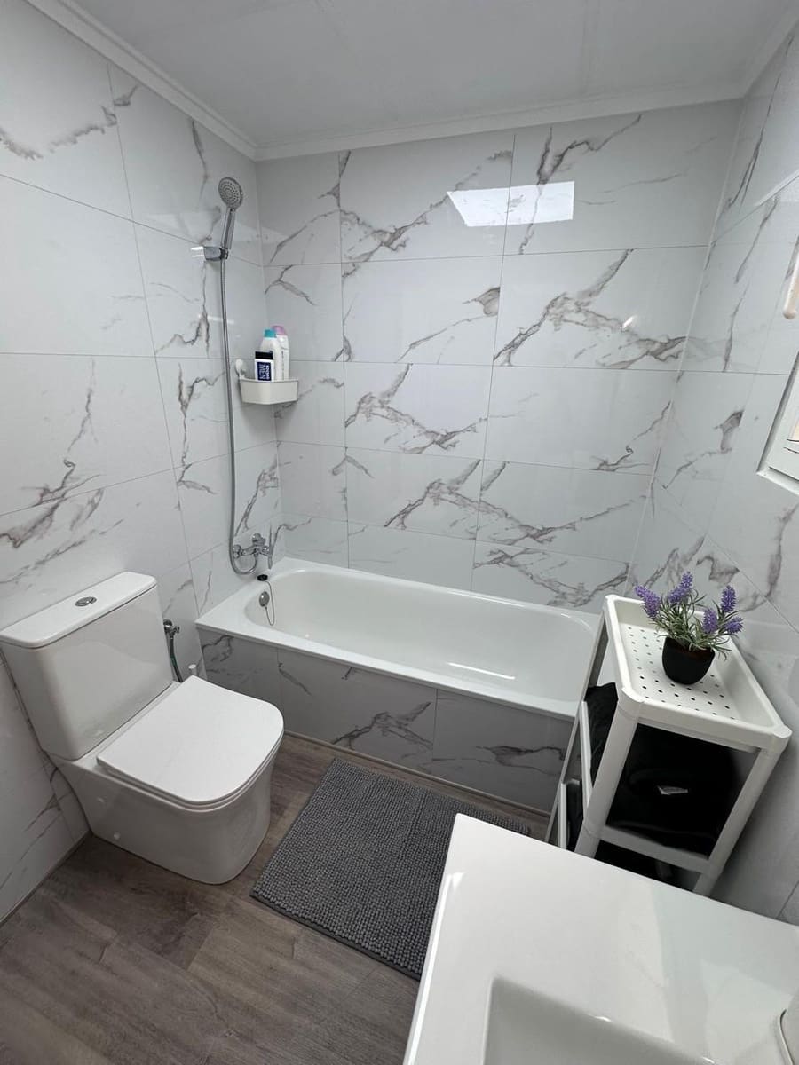 2 soveværelse Lejlighed til salg i Torrevieja med swimmingpool - € 182.000 (Ref: 9437090)