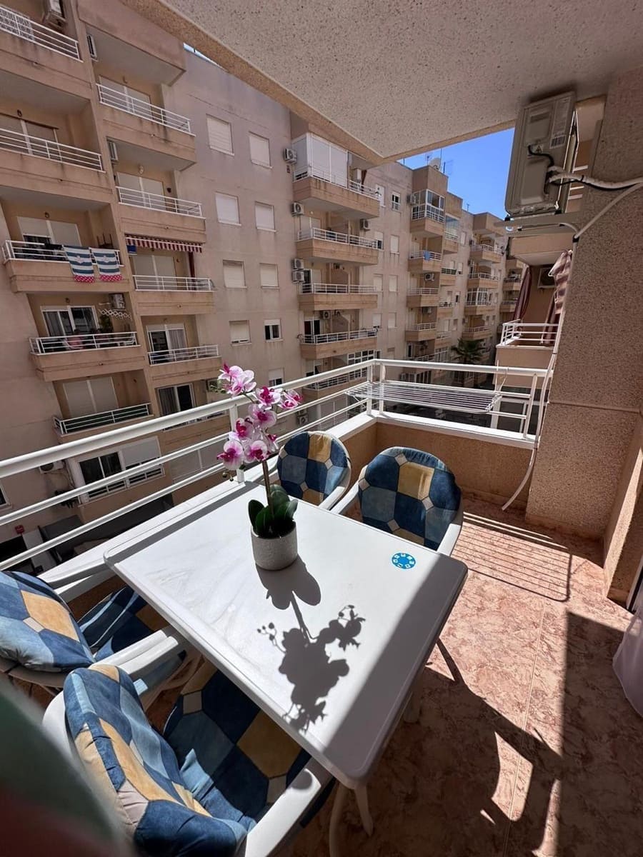 2 soveværelse Lejlighed til salg i Torrevieja med swimmingpool - € 182.000 (Ref: 9437090)