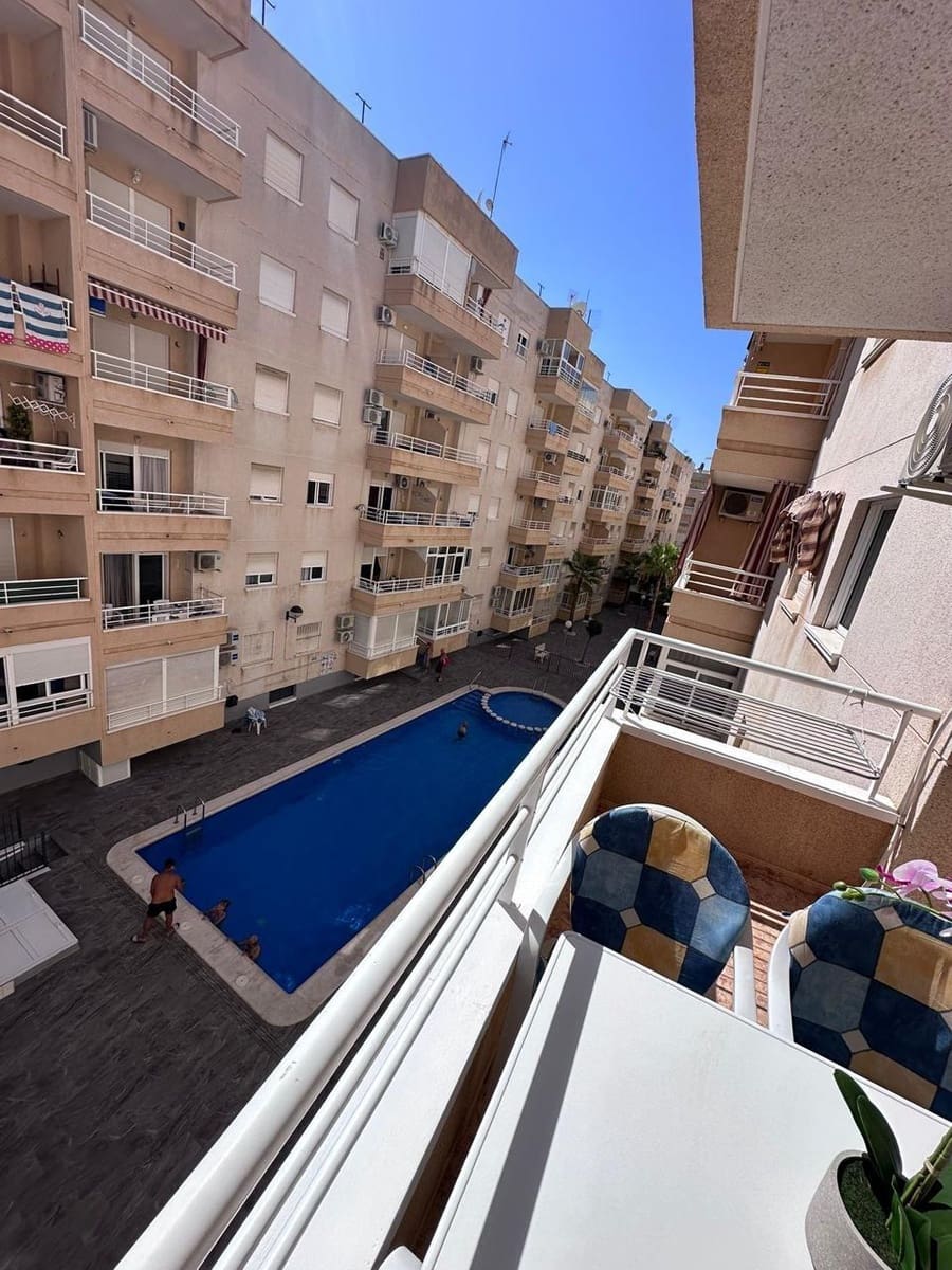 2 soveværelse Lejlighed til salg i Torrevieja med swimmingpool - € 182.000 (Ref: 9437090)