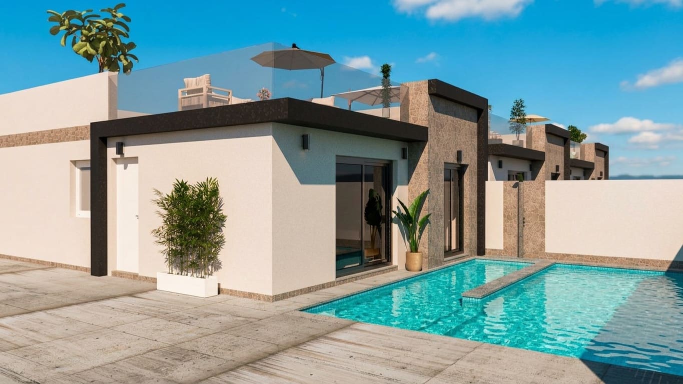 Chalet de 3 habitaciones en Balsicas en venta con piscina - 314.900 € (Ref: 9439942)