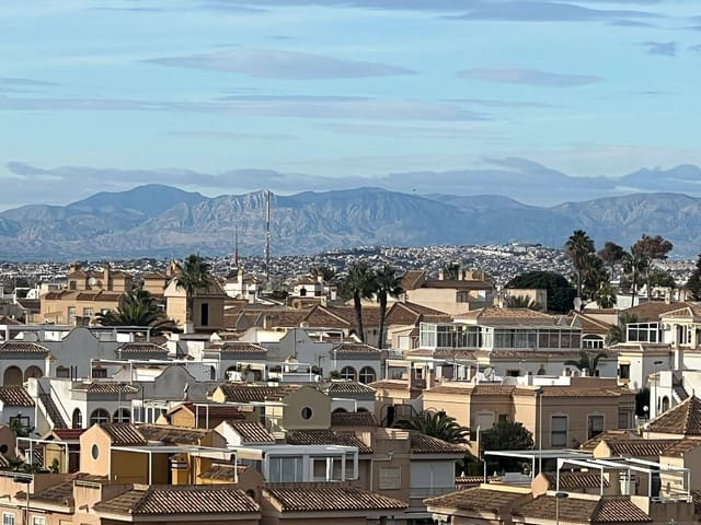 Piso de 2 habitaciones en Aguas Nuevas, Torrevieja en venta con piscina - 195.999 € (Ref: 9441374)