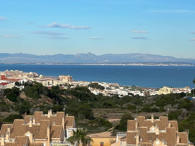 Piso de 2 habitaciones en Aguas Nuevas, Torrevieja en venta con piscina - 195.999 € (Ref: 9441374)