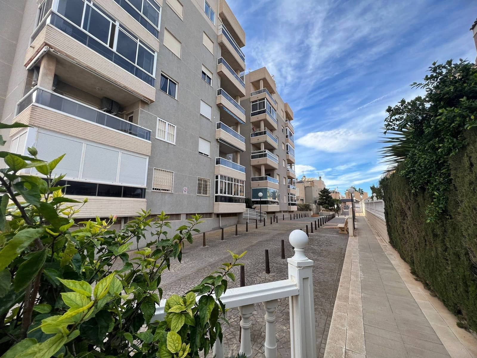 2 bedroom Townhouse for sale in Torrevieja with pool - € 195,999 (Ref: 9441374)